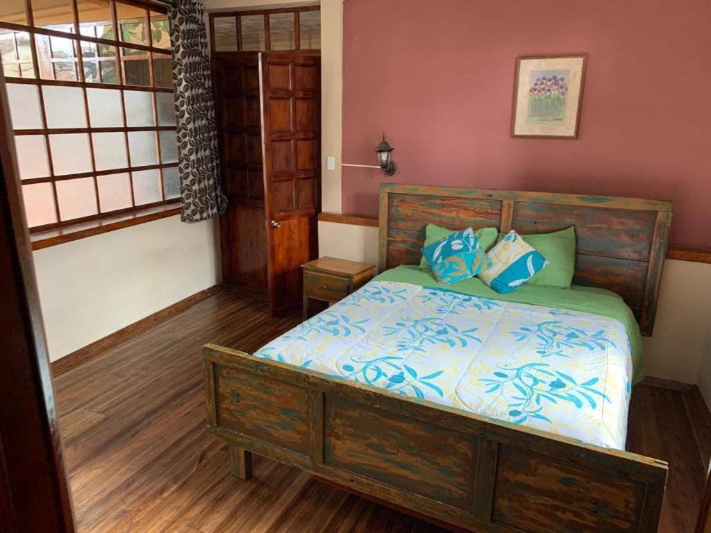 Hostel Santa Canela Куенка Екстер'єр фото